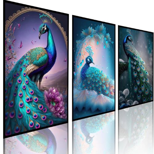 Imagem de três quadros de pavões para simbolizar o arquétipo do pavão