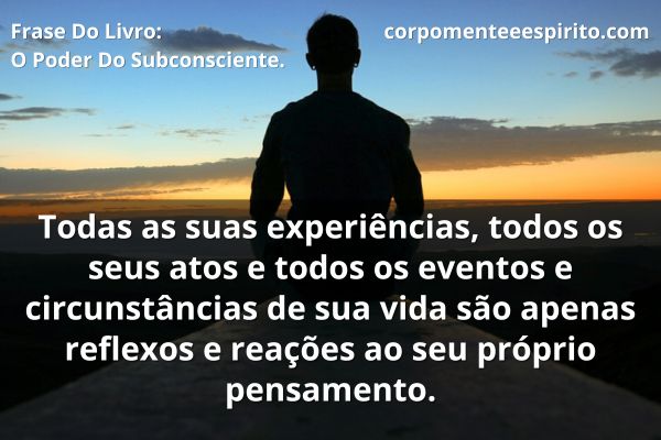 Imagem de um homem de costas observando o por do sol sentado com uma frase do livro o poder do subconsciente.